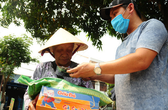 Thủ tướng: Bảo vệ tính mạng, sức khoẻ của nhân dân là quan trọng chứ không phải sản xuất và kinh tế - Ảnh 2. Thủ tướng: Bảo vệ tính mạng, sức khoẻ của nhân dân là quan trọng chứ không phải sản xuất và kinh tế - Ảnh 2.