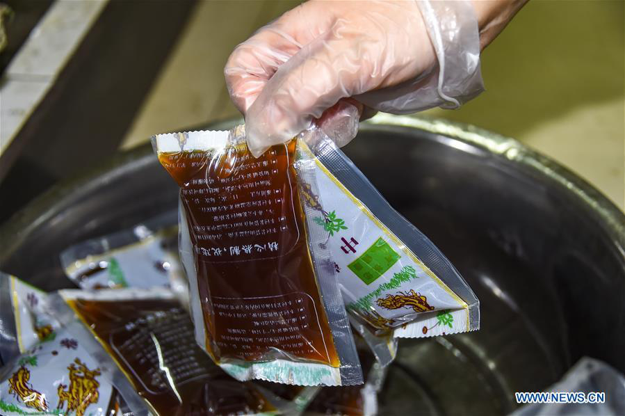 Đông y tham gia cuộc chiến chống COVID-19 ở Trung Quốc và Việt Nam - Ảnh 1. Đông y tham gia cuộc chiến chống COVID-19 ở Trung Quốc và Việt Nam - Ảnh 1.