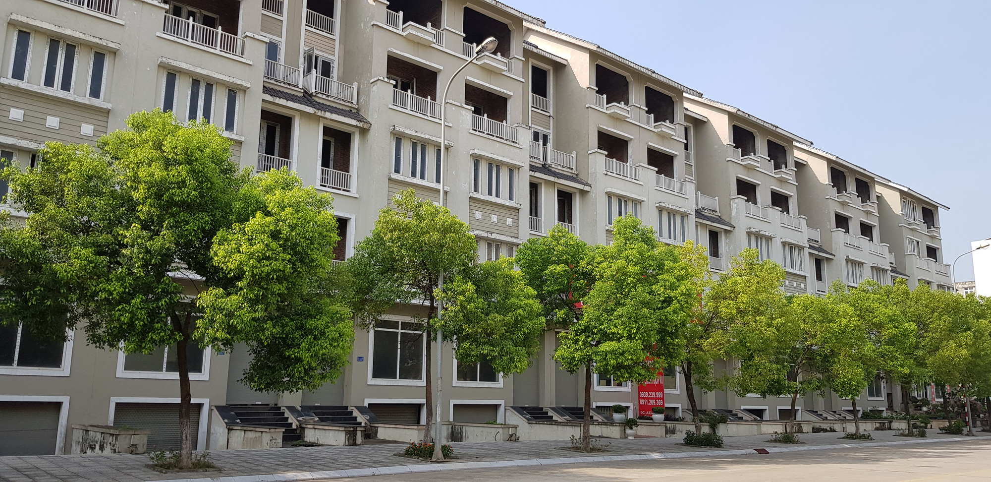 Thị trường trầm lắng nhưng giá bất động sản không giảm - Ảnh 1. Thị trường trầm lắng nhưng giá bất động sản không giảm - Ảnh 1.