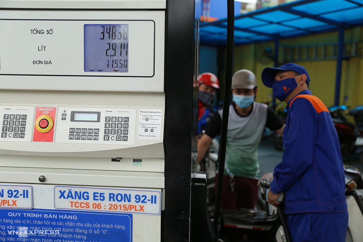 Tiêu thụ xăng dầu giảm đến 40%, nhà máy lọc dầu Dung Quất tính chuyện dừng vận hành - Ảnh 1.