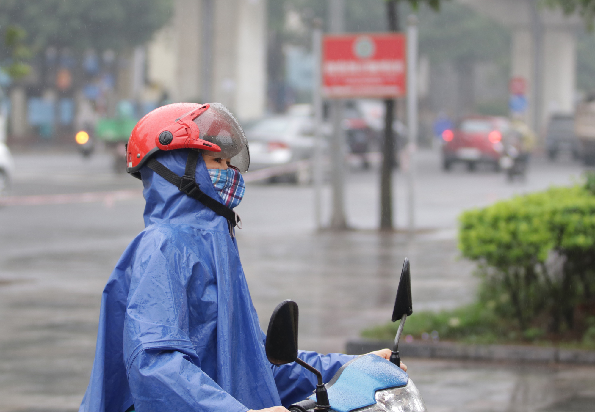 Hà Nội: Nhiều người 'đội mưa' đi test nhanh Covid-19... hụt - Ảnh 6. Hà Nội: Nhiều người 'đội mưa' đi test nhanh Covid-19... hụt - Ảnh 6.