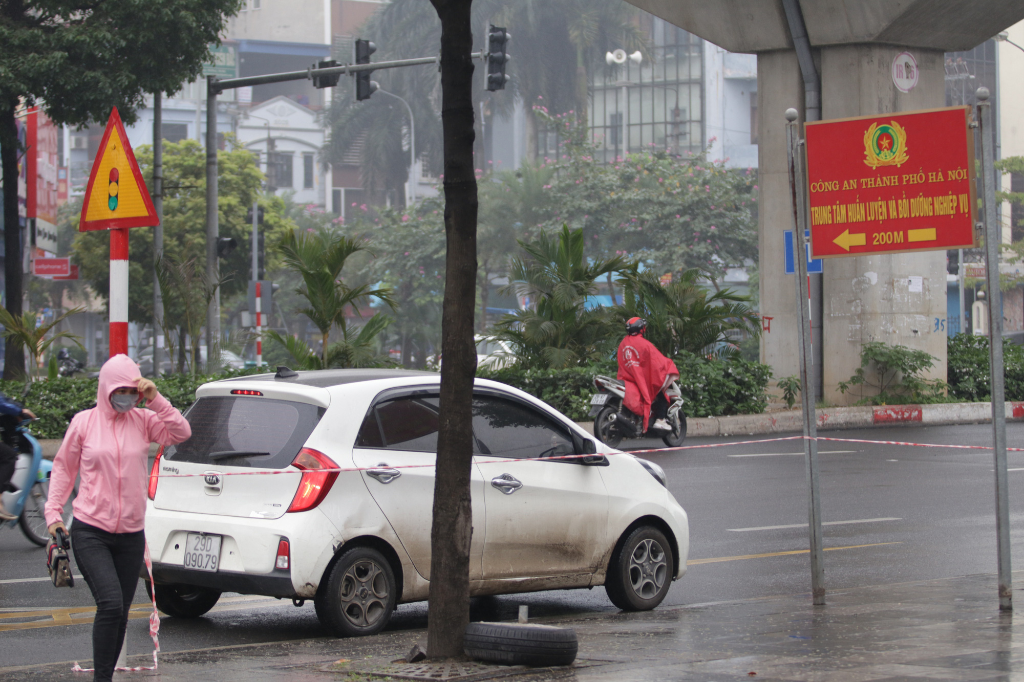 Hà Nội: Nhiều người 'đội mưa' đi test nhanh Covid-19... hụt - Ảnh 11. Hà Nội: Nhiều người 'đội mưa' đi test nhanh Covid-19... hụt - Ảnh 11.