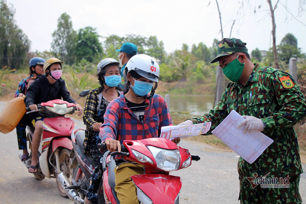 Những người lính bộ đội biên phòng ăn mì gói, ngủ võng ngăn dịch - Ảnh 9. Những người lính bộ đội biên phòng ăn mì gói, ngủ võng ngăn dịch - Ảnh 9.