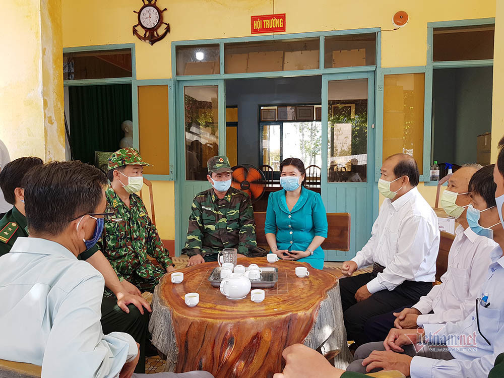 Những người lính bộ đội biên phòng ăn mì gói, ngủ võng ngăn dịch - Ảnh 26. Những người lính bộ đội biên phòng ăn mì gói, ngủ võng ngăn dịch - Ảnh 26.