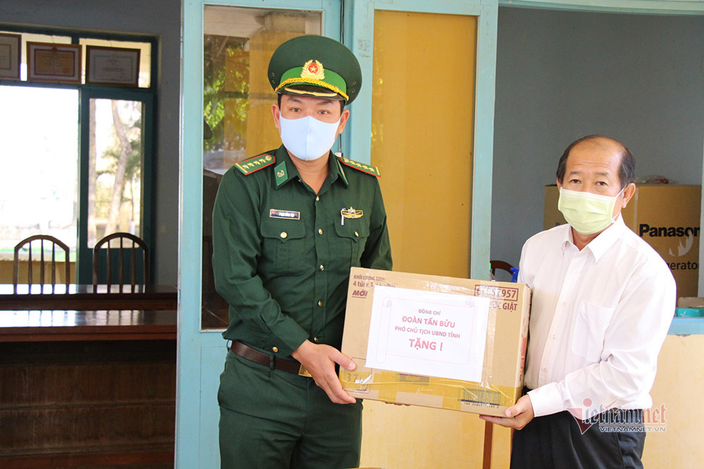 Những người lính bộ đội biên phòng ăn mì gói, ngủ võng ngăn dịch - Ảnh 27. Những người lính bộ đội biên phòng ăn mì gói, ngủ võng ngăn dịch - Ảnh 27.