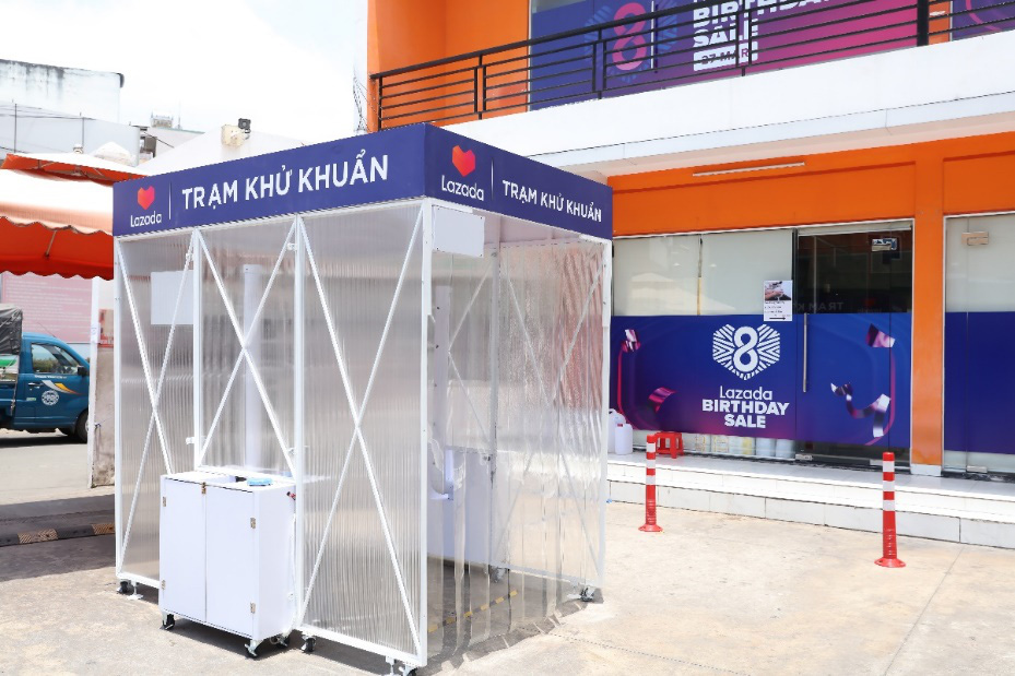 Lazada triển khai giải pháp 'Giao hàng không tiếp xúc' giữa mùa dịch Covid - 19 - Ảnh 1. Lazada triển khai giải pháp 'Giao hàng không tiếp xúc' giữa mùa dịch Covid - 19 - Ảnh 1.