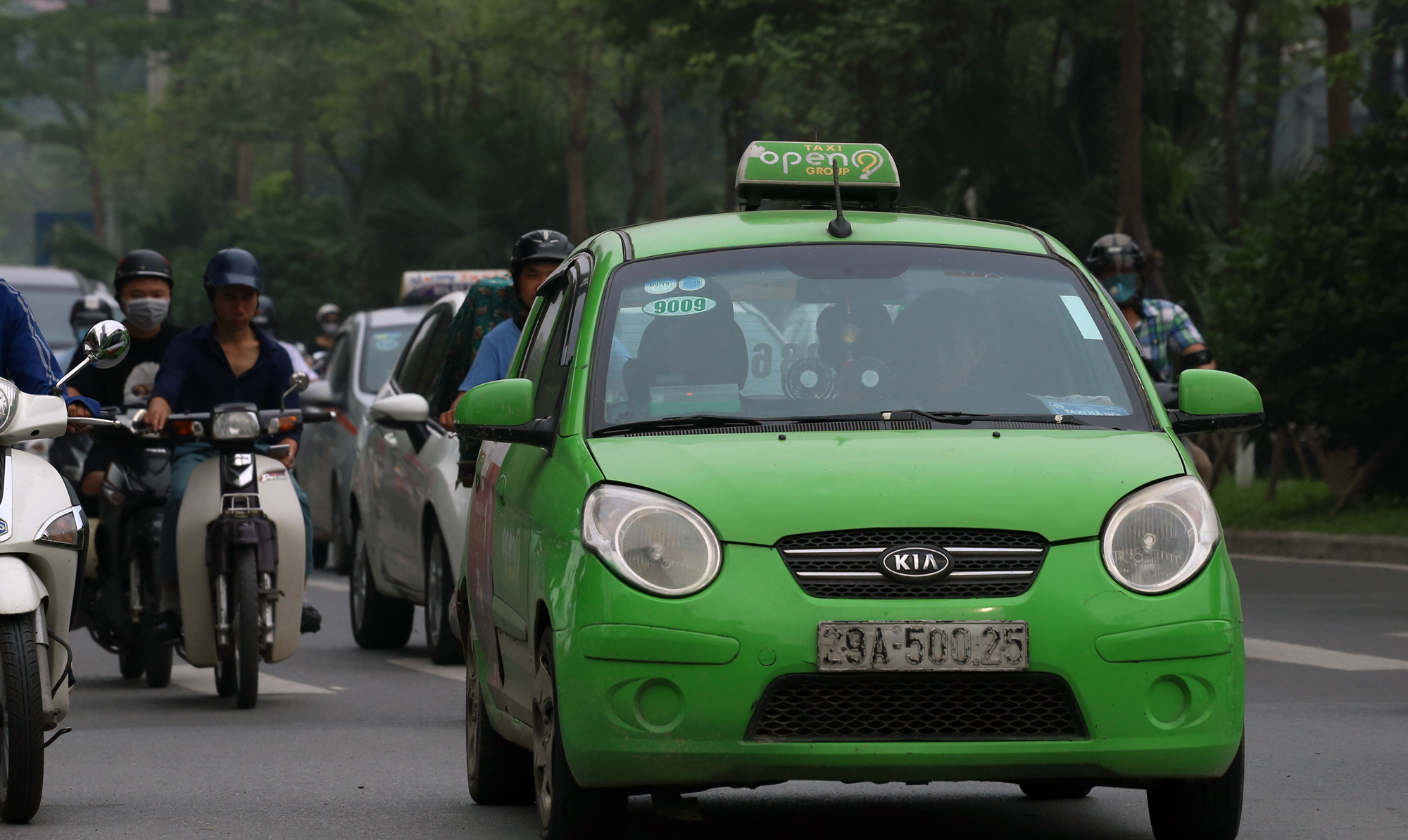 Tạm dừng taxi vận chuyển khách ở sân bay Nội Bài trong thời gian cách li xã hội - Ảnh 1. Tạm dừng taxi vận chuyển khách ở sân bay Nội Bài trong thời gian cách li xã hội - Ảnh 1.