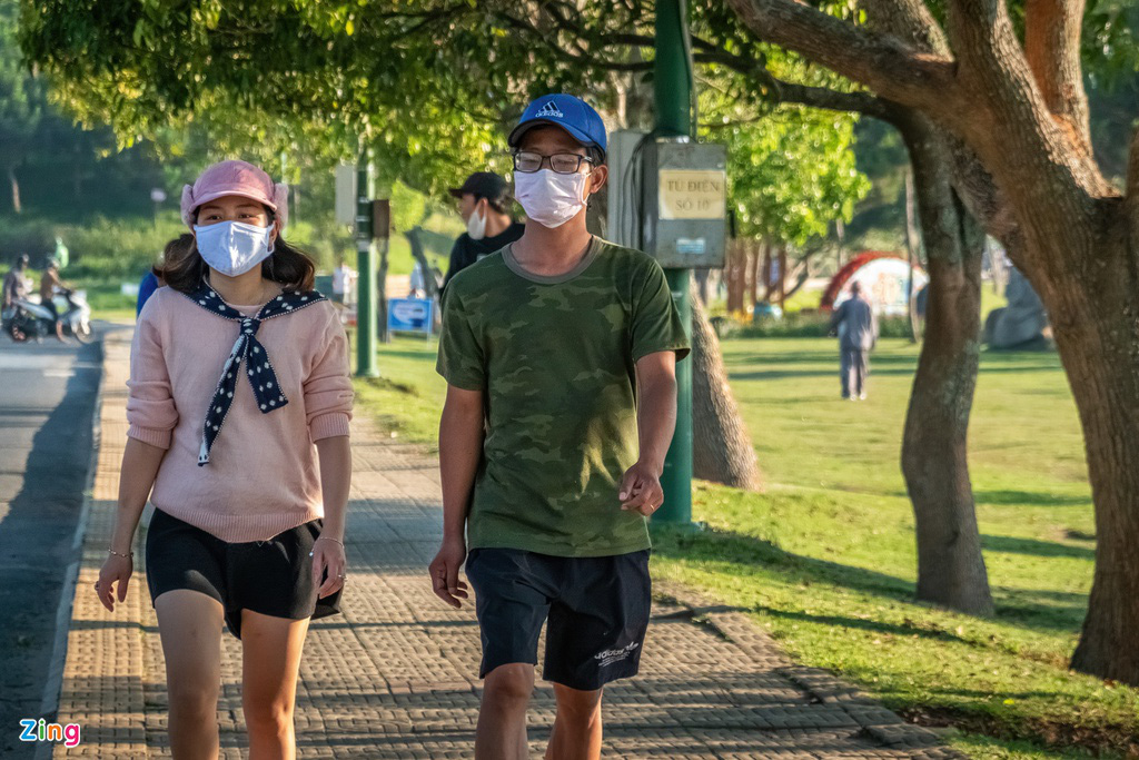 Công viên ở Đà Lạt đông người những ngày cách li toàn xã hội - Ảnh 3. Công viên ở Đà Lạt đông người những ngày cách li toàn xã hội - Ảnh 3.