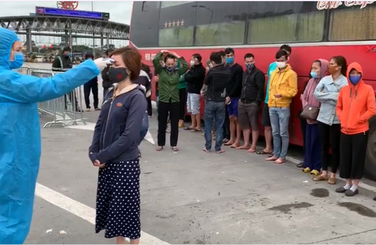 Hà Nội: Xe khách chở 30 người đi xuyên Việt giữa dịch Covid-19 - Ảnh 2. Hà Nội: Xe khách chở 30 người đi xuyên Việt giữa dịch Covid-19 - Ảnh 2.