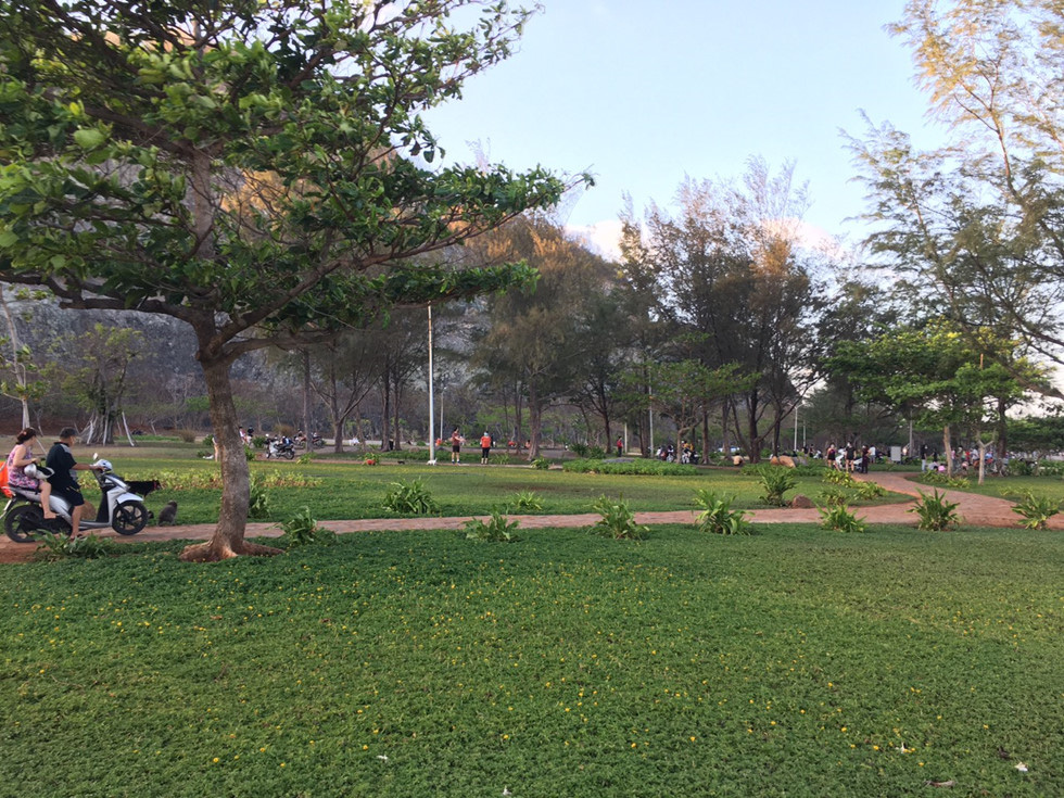 Vũng Tàu tạm dừng tắm biển mùa dịch Covid-19: Người 'lén tắm' cách xa 2 mét - Ảnh 10. Vũng Tàu tạm dừng tắm biển mùa dịch Covid-19: Người 'lén tắm' cách xa 2 mét - Ảnh 10.