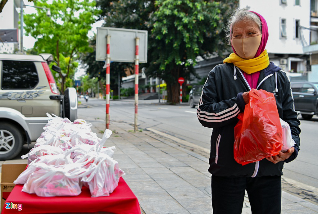 'Nếu khó khăn, hãy lấy một gói mỗi ngày' - Ảnh 8. 'Nếu khó khăn, hãy lấy một gói mỗi ngày' - Ảnh 8.