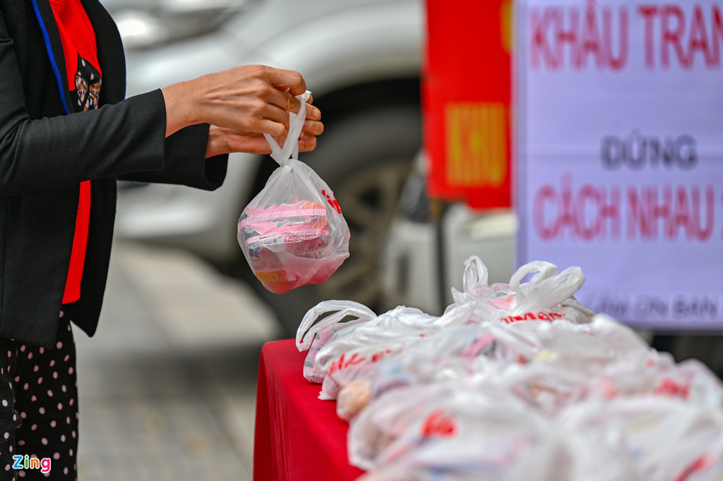 'Nếu khó khăn, hãy lấy một gói mỗi ngày' - Ảnh 6. 'Nếu khó khăn, hãy lấy một gói mỗi ngày' - Ảnh 6.