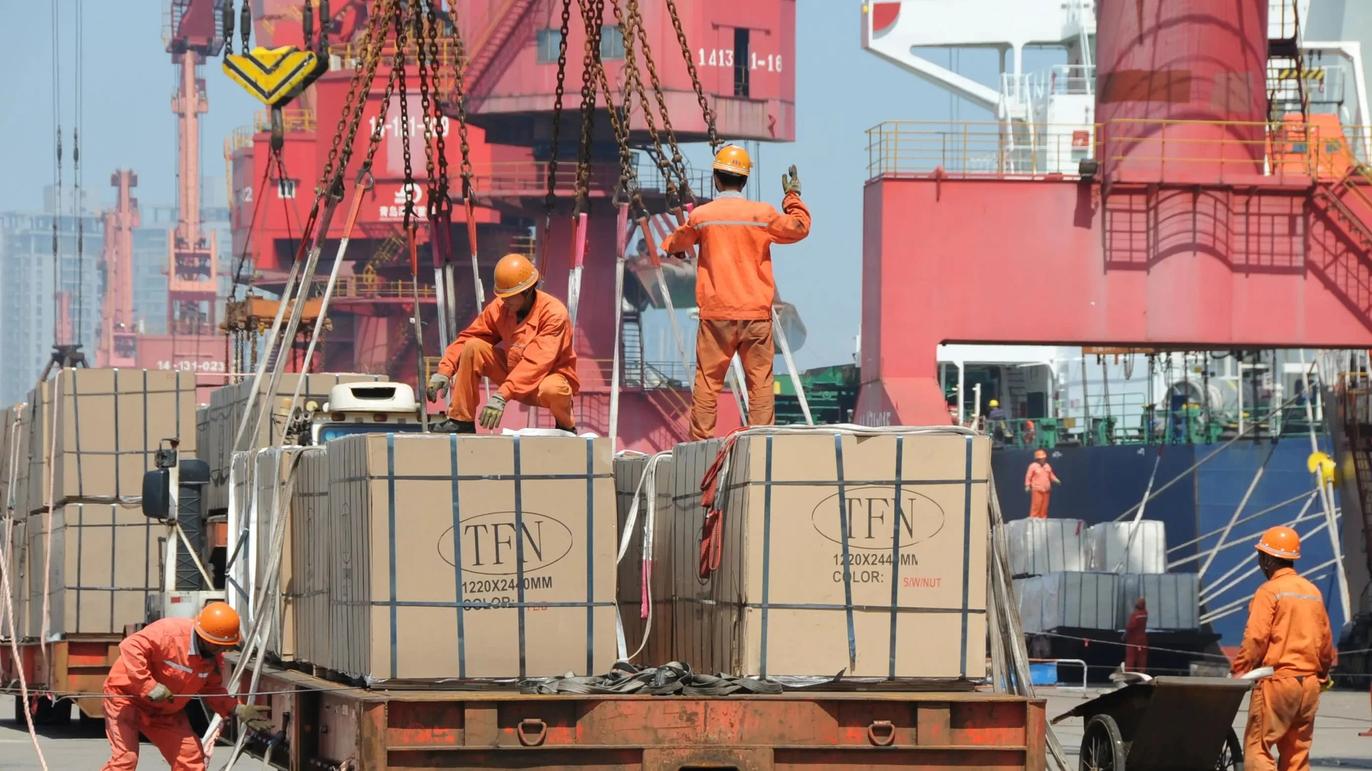 Trung Quốc hứa sẽ không hạn chế xuất khẩu vật tư y tế - Ảnh 3. Trung Quốc hứa sẽ không hạn chế xuất khẩu vật tư y tế - Ảnh 3.