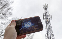 Người Anh đốt phá các cột sóng di động vì cho rằng 5G giúp lan truyền virus Covid - 19