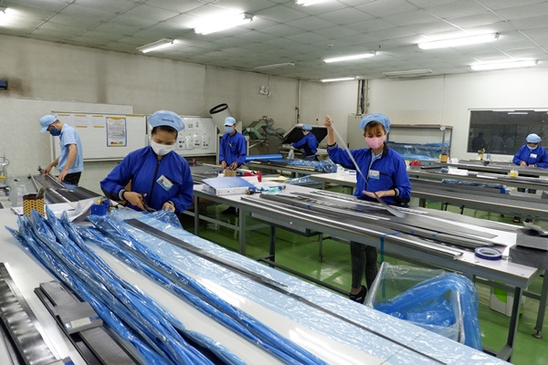 Doanh nghiệp Đà Nẵng có hàng nghìn công nhân ‘đối phó’ dịch Covid-19 thế nào để sản xuất? - Ảnh 1.