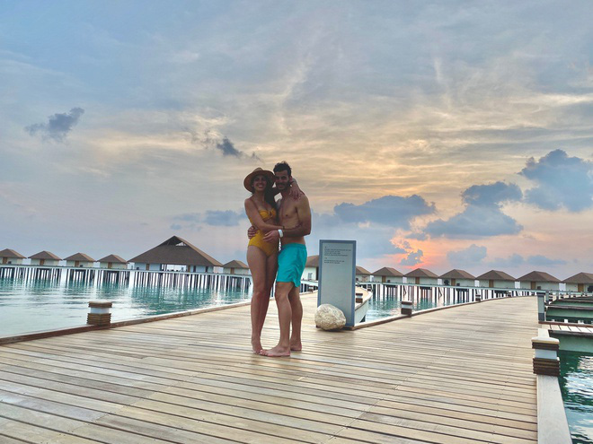 Đi du lịch giữa mùa dịch, cặp vợ chồng trẻ bị mắc kẹt tại Maldives - Ảnh 1. Đi du lịch giữa mùa dịch, cặp vợ chồng trẻ bị mắc kẹt tại Maldives - Ảnh 1.