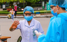 Bệnh nhân 243 tiếp xúc gần 104 người, 2 trường hợp dương tính lần 1