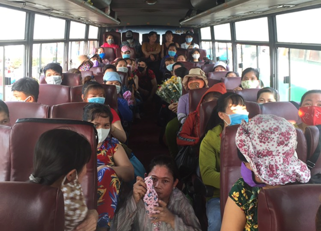 TP HCM sẽ đóng cửa xí nghiệp có nguy cơ cao lây nhiễm Covid-19, Công ty Pouyuen hơn 62.000 công nhân nhưng có người không đeo khẩu trang - Ảnh 3. TP HCM sẽ đóng cửa xí nghiệp có nguy cơ cao lây nhiễm Covid-19, Công ty Pouyuen hơn 62.000 công nhân nhưng có người không đeo khẩu trang - Ảnh 3.