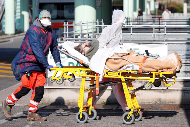 Cập nhật dịch virus corona trên thế giới ngày 7/4: Mỹ ghi nhận thêm gần 30.000 ca Covid-19 mới, Indonesia là nước có số ca tử vong cao nhất khu vực - Ảnh 2. Cập nhật dịch virus corona trên thế giới ngày 7/4: Mỹ ghi nhận thêm gần 30.000 ca Covid-19 mới, Indonesia là nước có số ca tử vong cao nhất khu vực - Ảnh 2.