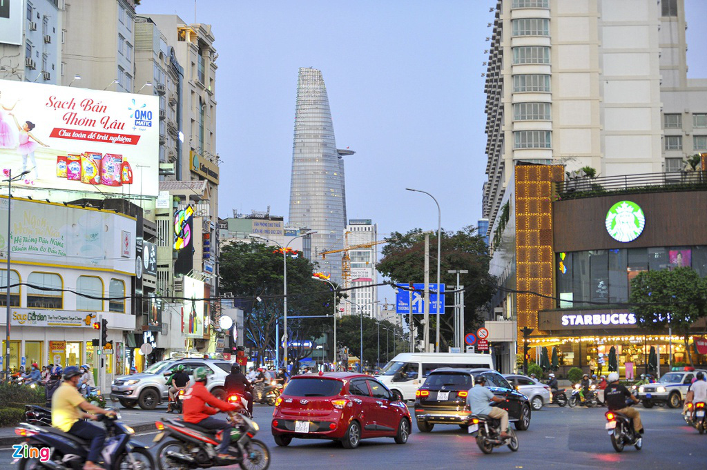 Đường phố TP HCM đông đúc trong thời gian cách li toàn xã hội - Ảnh 5. Đường phố TP HCM đông đúc trong thời gian cách li toàn xã hội - Ảnh 5.