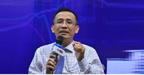 Vụ Tiến sĩ Bùi Quang Tin tử vong: Đình chỉ công tác Hiệu trưởng, Hiệu phó ĐH Ngân hàng TP HCM cùng 5 cán bộ vì vi phạm quy định cách li phòng dịch Covid-19 - Ảnh 1.