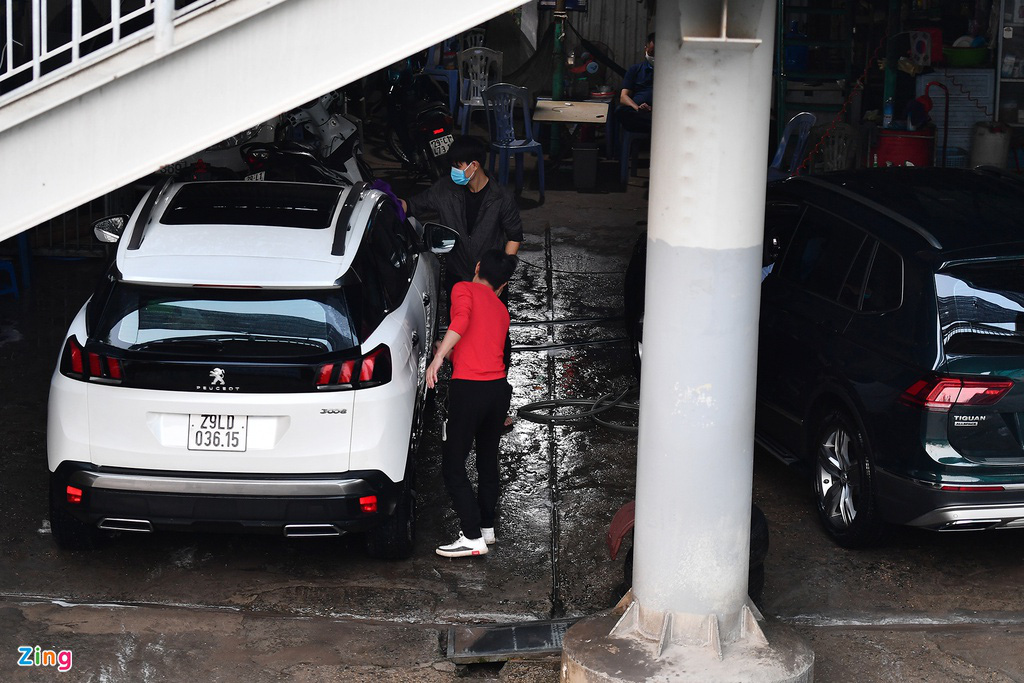 Phố phường Hà Nội sau một tuần cách li toàn xã hội - Ảnh 11. Phố phường Hà Nội sau một tuần cách li toàn xã hội - Ảnh 11.
