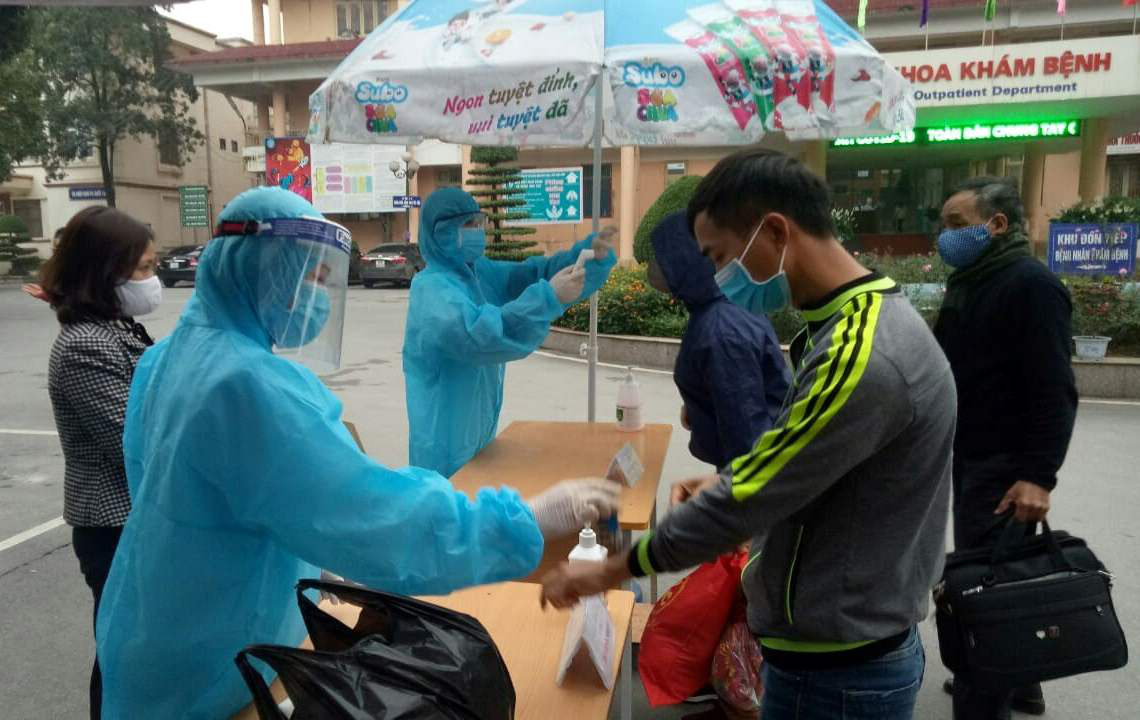 Có ca mắc Covid-19 phức tạp, Hà Nam cách ly 30 y, bác sĩ và phong tỏa cả 1 thôn - Ảnh 3. Có ca mắc Covid-19 phức tạp, Hà Nam cách ly 30 y, bác sĩ và phong tỏa cả 1 thôn - Ảnh 3.