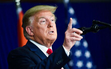 Tổng thống Trump dọa ngưng bơm tiền cho WHO
