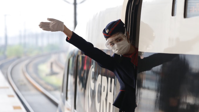 Vũ Hán: Cuộc sống qua ảnh sau lệnh dỡ bỏ phong tỏa chính thức có hiệu lực - Ảnh 8. Vũ Hán: Cuộc sống qua ảnh sau lệnh dỡ bỏ phong tỏa chính thức có hiệu lực - Ảnh 8.