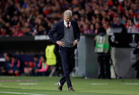 hlv wenger toi dau buon khi phai ra di theo cach nay