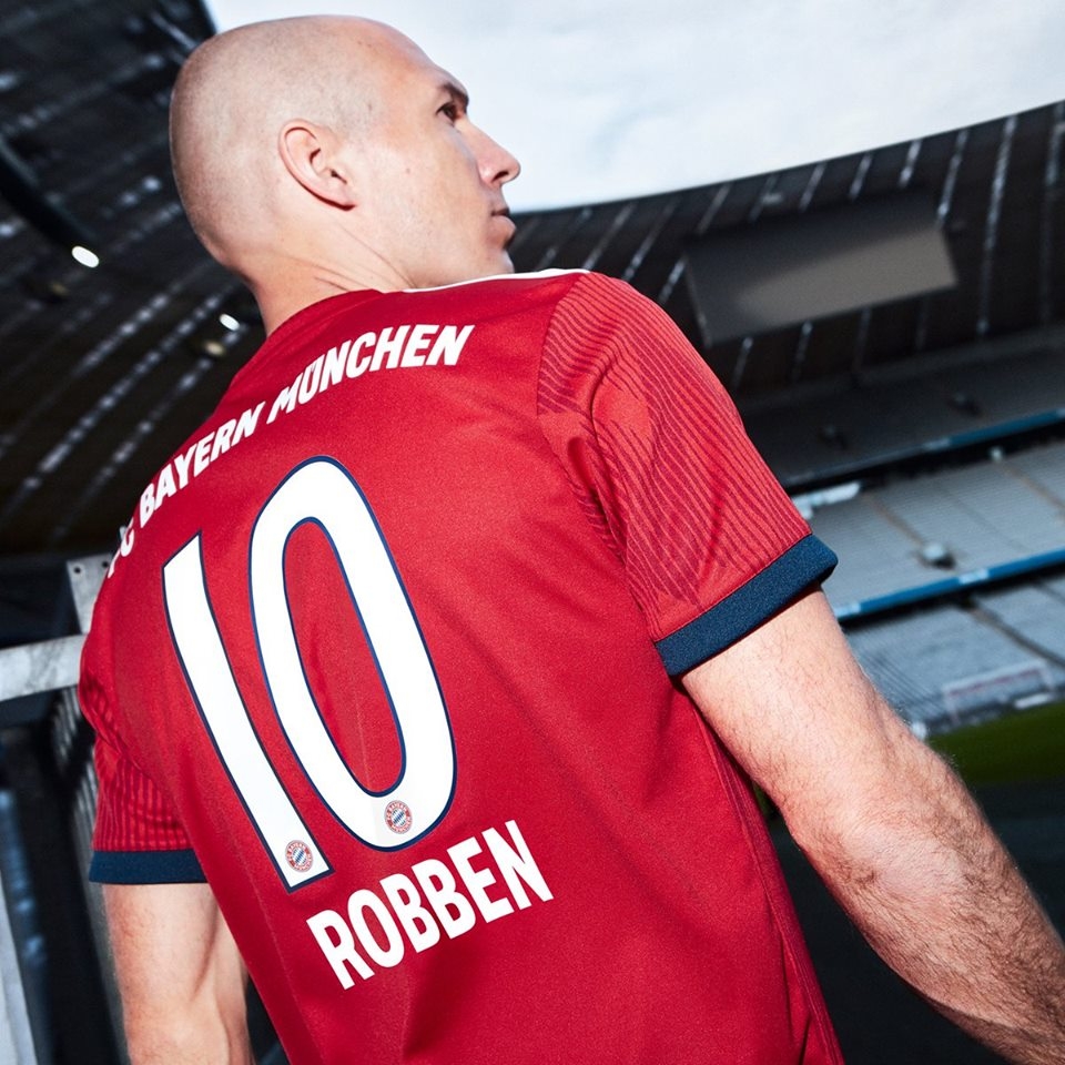 bayern munich chinh thuc ra mat mau ao san nha 201819