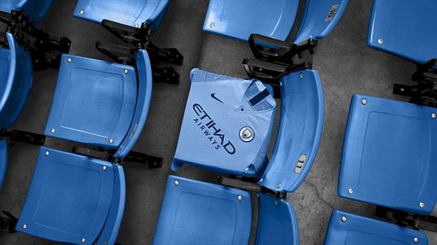man city trinh lang mau ao dau san nha mua 201819