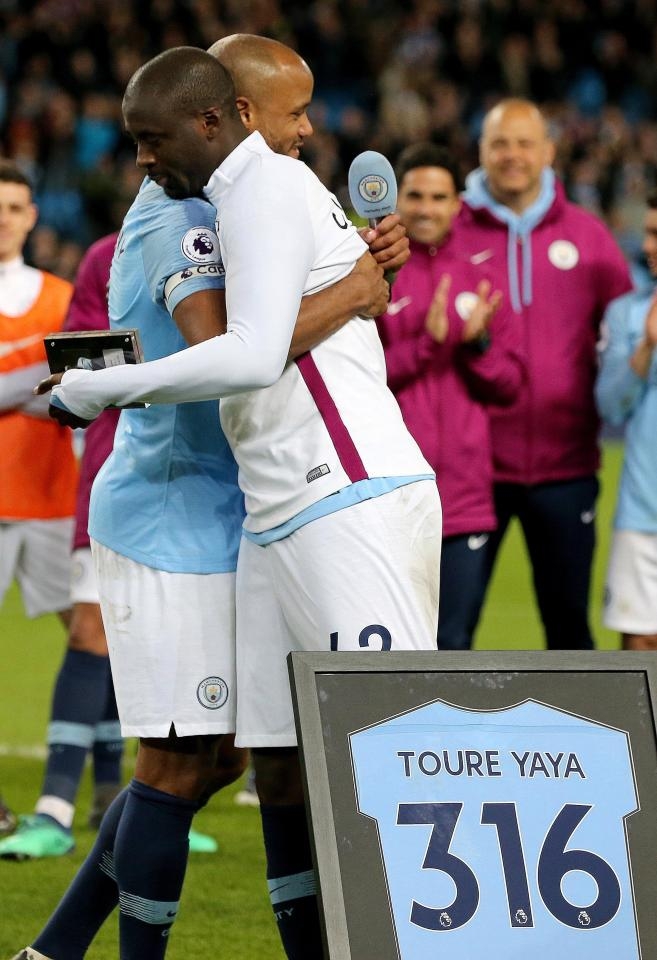man city to chuc le tri an hoanh trang cho huyen thoai