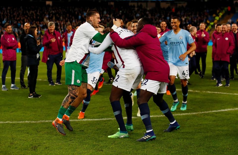 man city to chuc le tri an hoanh trang cho huyen thoai