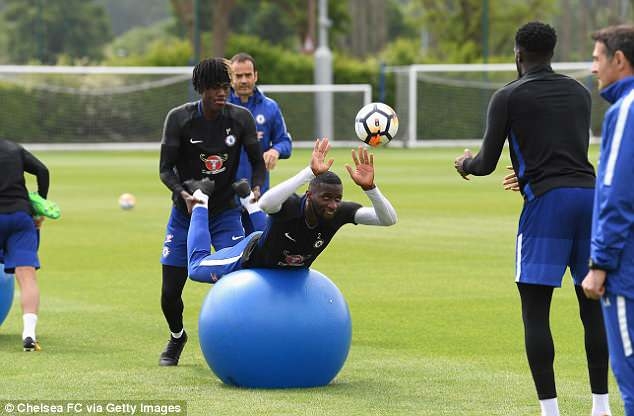 Chelsea lựa chọn bài tập 'dị' để chuẩn bị cho chung kết FA Cup chelsea lua chon bai tap di de chuan bi cho chung ket fa cup