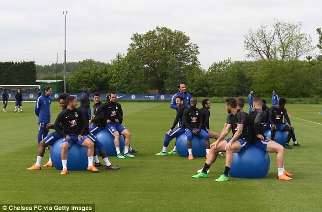 Chelsea lựa chọn bài tập 'dị' để chuẩn bị cho chung kết FA Cup chelsea lua chon bai tap di de chuan bi cho chung ket fa cup