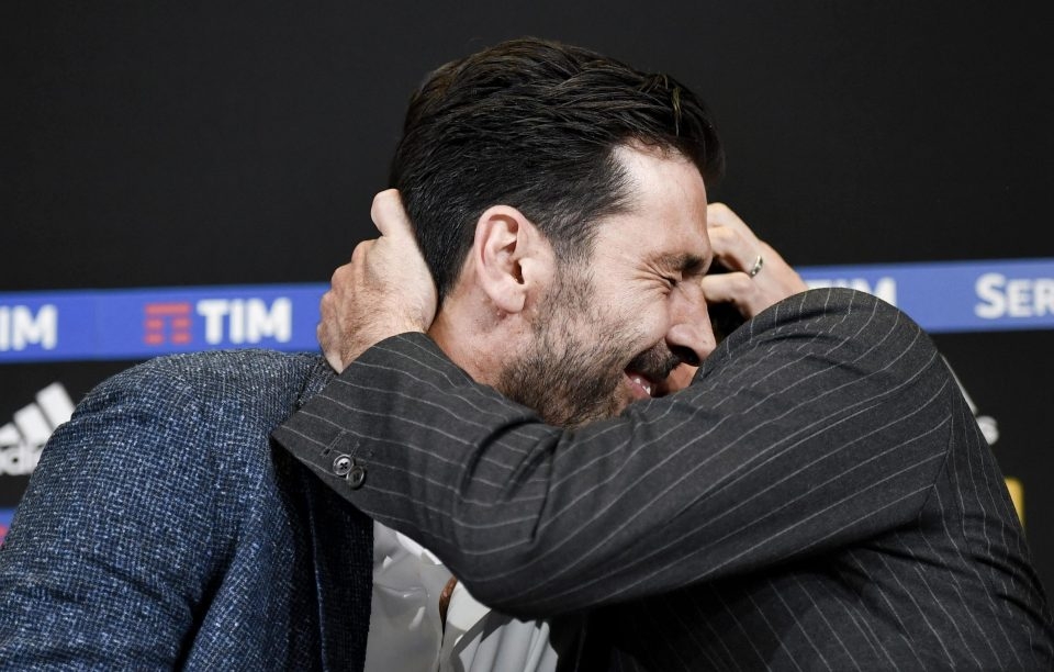vua tuyen bo chia tay juventus buffon duoc 2 dai gia anh trai tham do