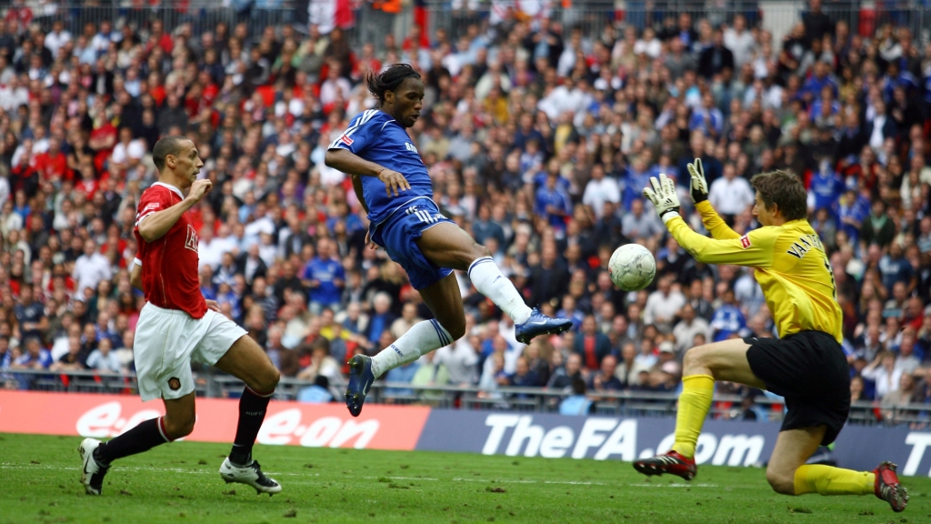 chelsea man utd doi bong nao dang nam loi the lich su