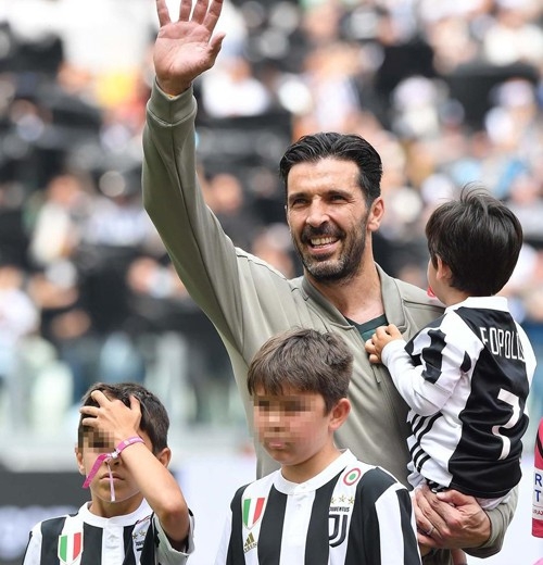 ngap nuoc mat trong ngay tam biet huyen thoai buffon