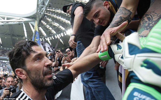 ngap nuoc mat trong ngay tam biet huyen thoai buffon