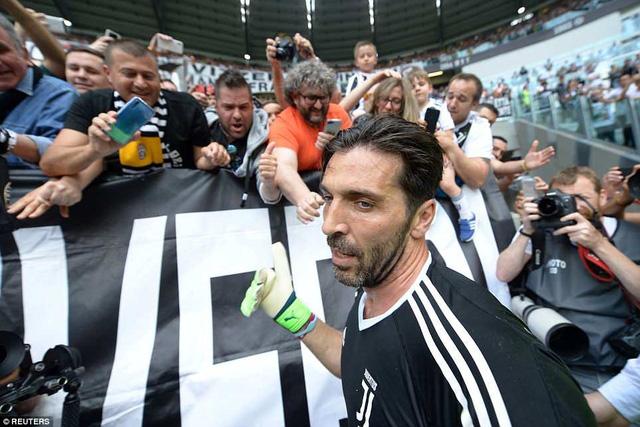 ngap nuoc mat trong ngay tam biet huyen thoai buffon