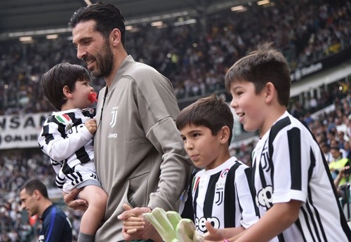 ngap nuoc mat trong ngay tam biet huyen thoai buffon