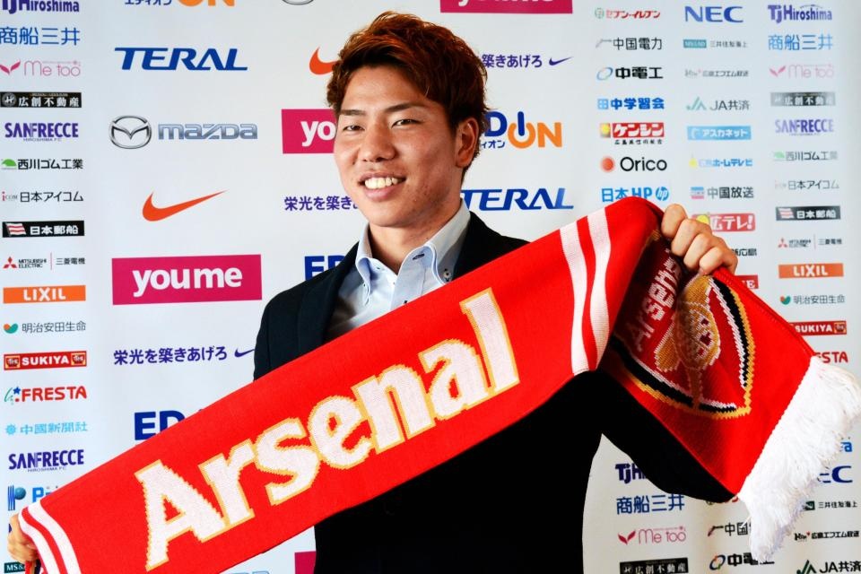 arsenal chia tay ngoi sao dau tien trong ngay emery cap ben