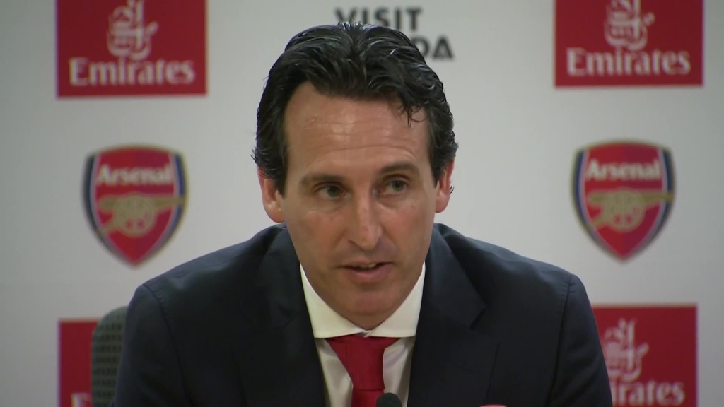 arsenal chia tay ngoi sao dau tien trong ngay emery cap ben