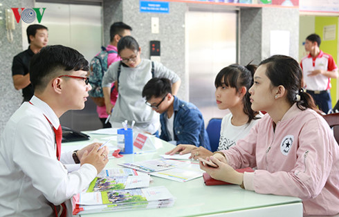 giao duc lien ket dang co bieu hien thuong mai hoa