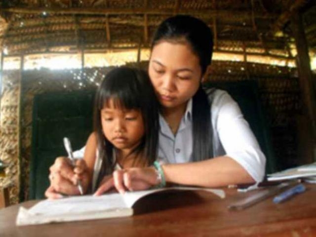 tranh cai giao vien co can co thuong tet