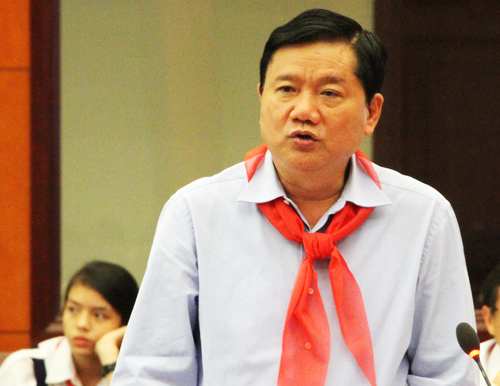 hoc sinh noi voi ong dinh la thang ve noi lo bi xam hai
