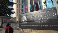 dh luat tp hcm ha muc ky luat nu sinh vien photo giao trinh xuong canh cao