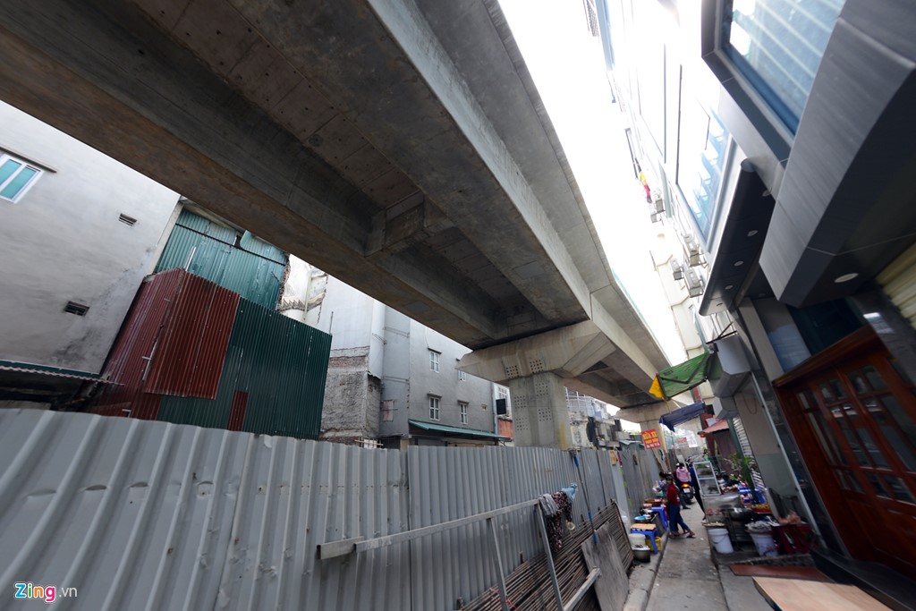 bay doc tuyen duong sat tren cao dau tien sap chay thu