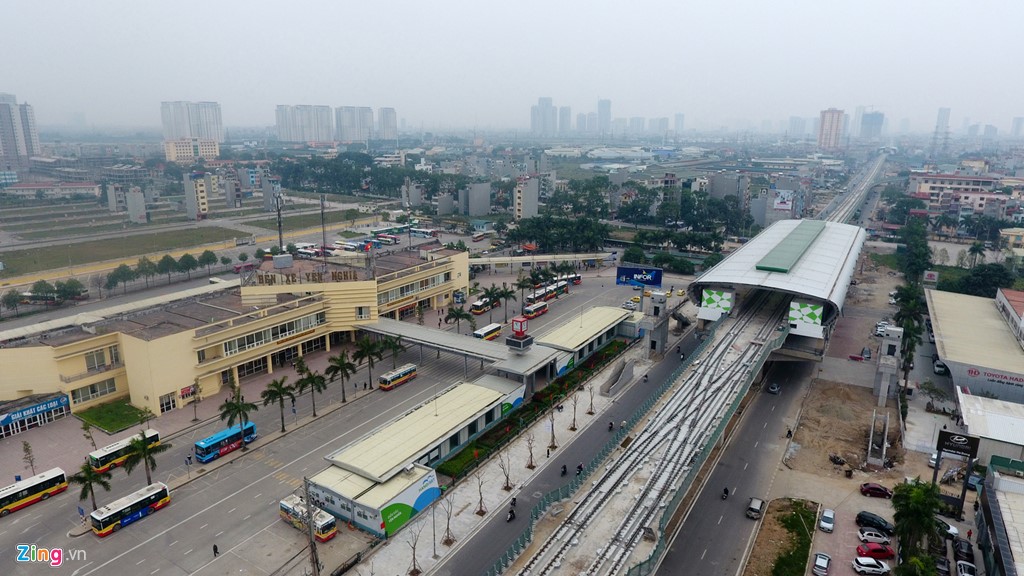 bay doc tuyen duong sat tren cao dau tien sap chay thu